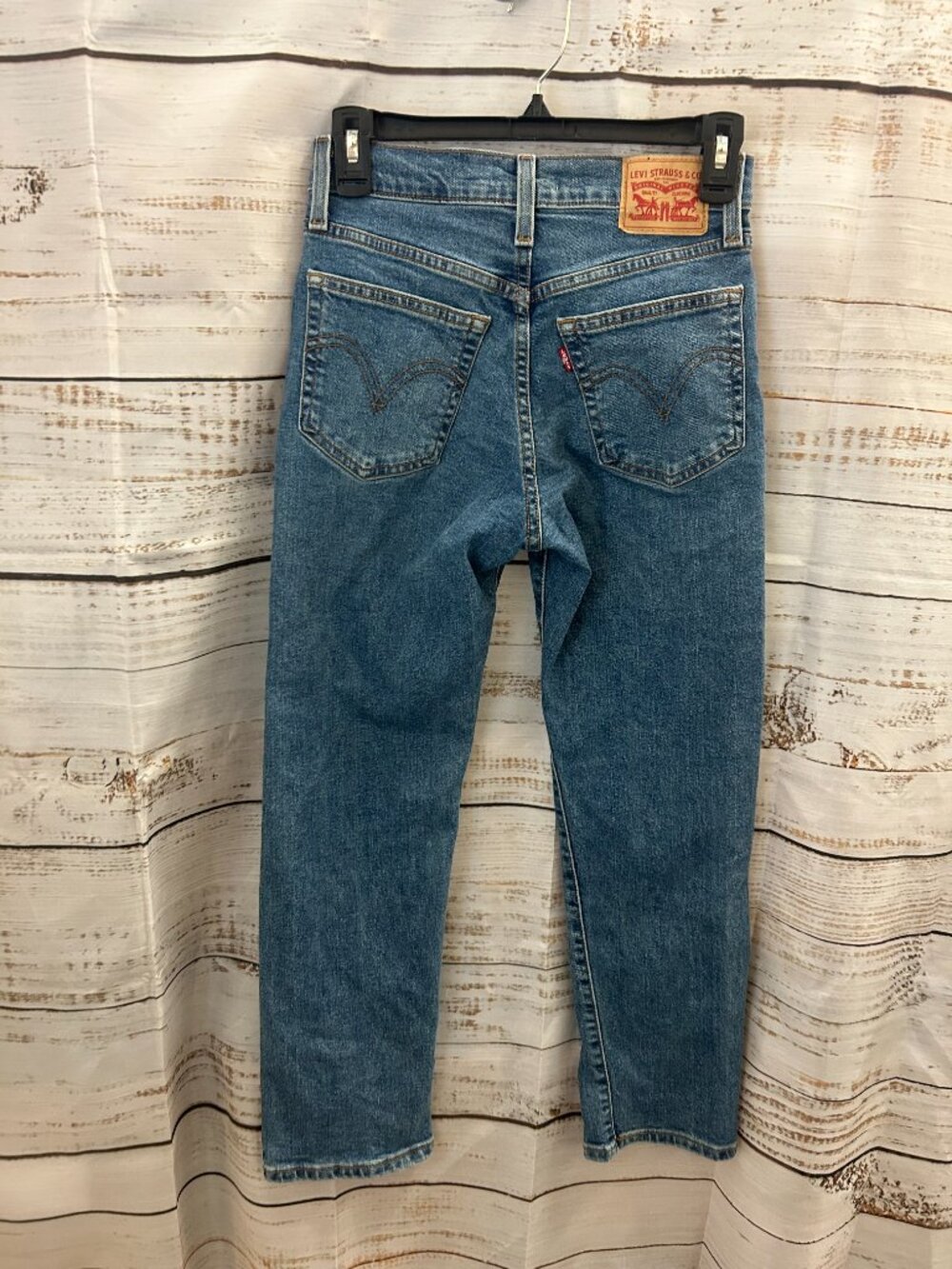 Levi’s Womens Wedgie Straight Jeans Size 25 Blue Medium Wash Button Fly Denim - Picture 4 of 6